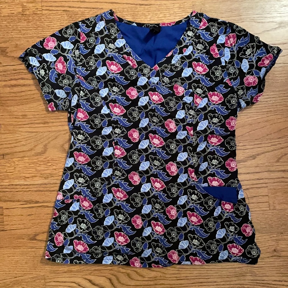 Barco printed scrub top